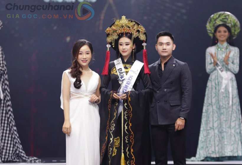 Tại sự kiện Hoa Hậu Du Lịch Việt Nam 2022, cô danh hiệu "Người đẹp Được yêu thích nhất"